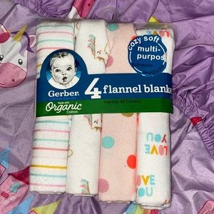 4 Gerber blankets (ORGANIC COTTON )